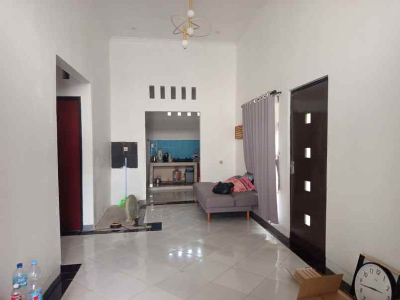 dijual rumah di studio alam