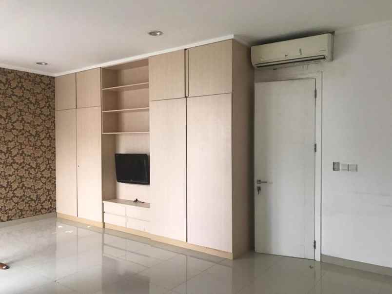 dijual rumah gading orchard