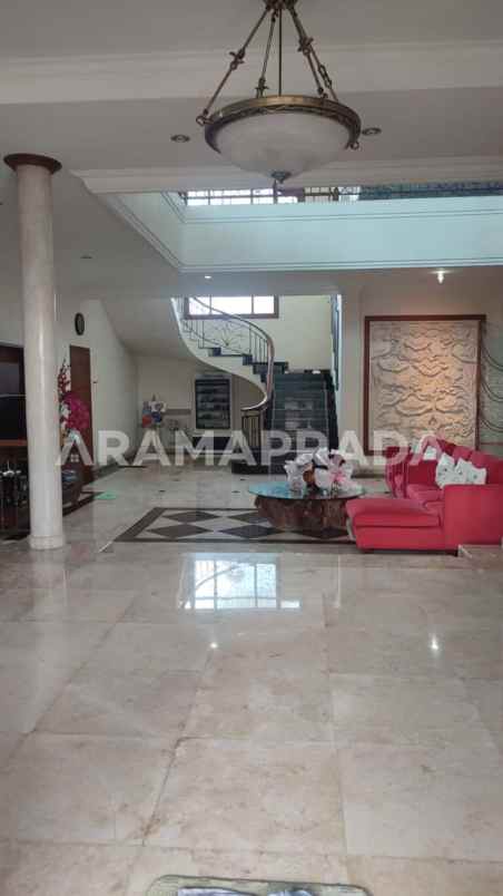 dijual rumah gatsu timur