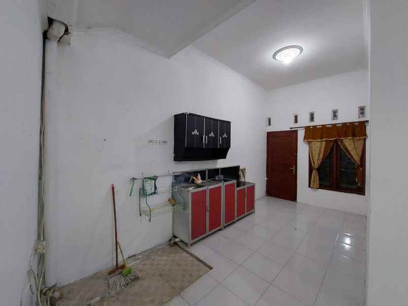 dijual rumah gedongan dkt akfis