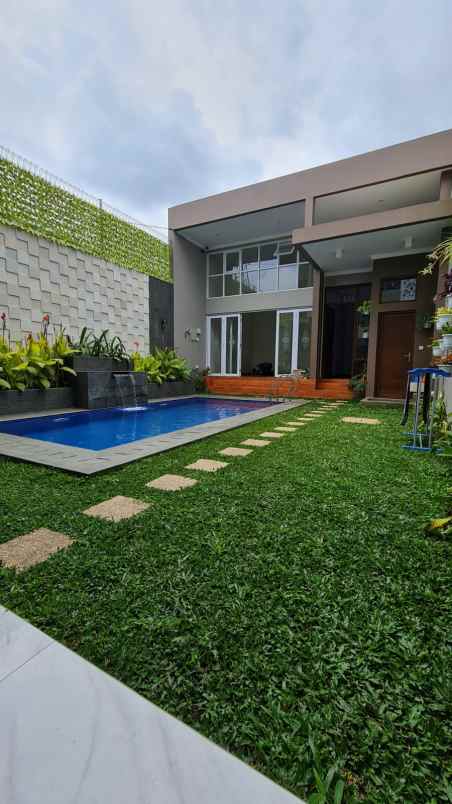 dijual rumah gegerkalong