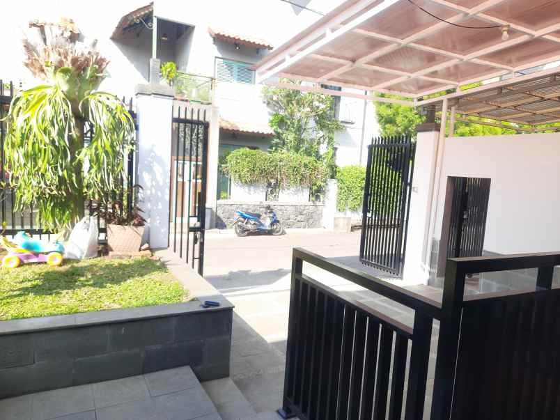 dijual rumah gegerkalong setiabudi
