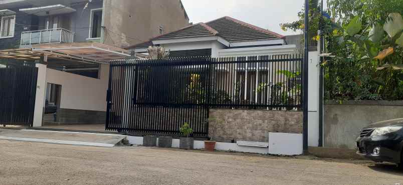 dijual rumah gegerkalong setiabudi