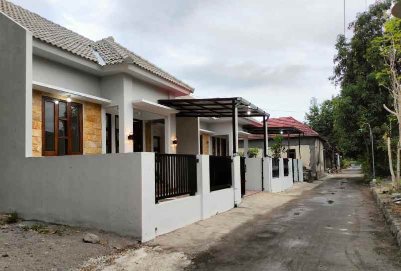 dijual rumah geneng