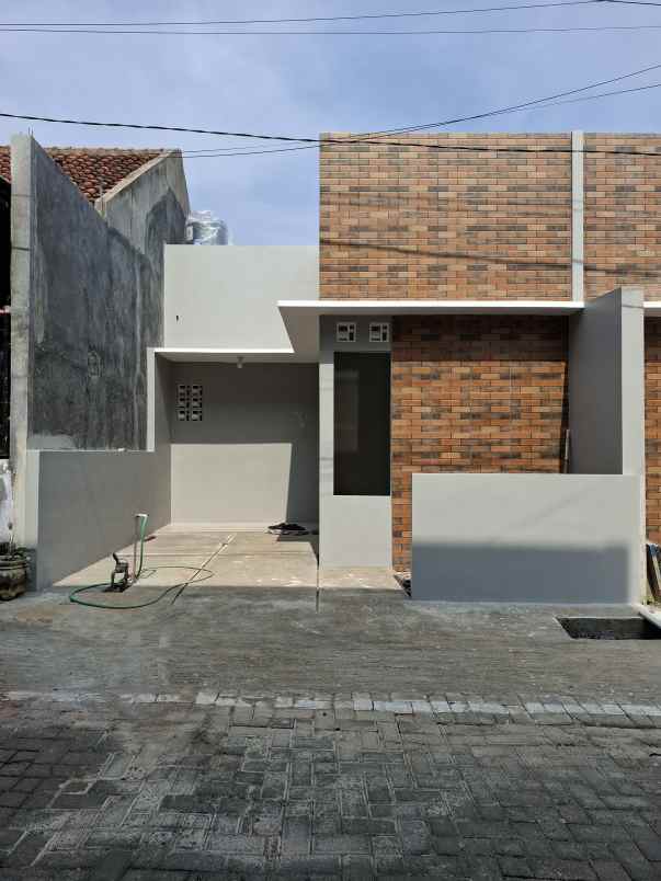 dijual rumah grafika