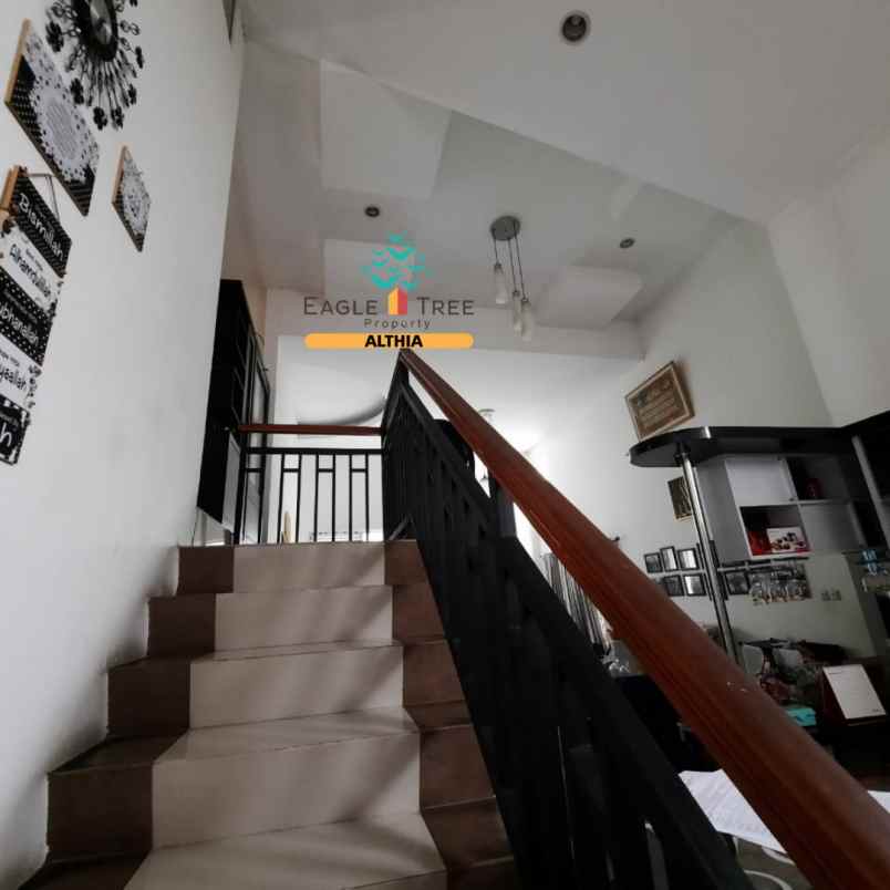 dijual rumah graha raya