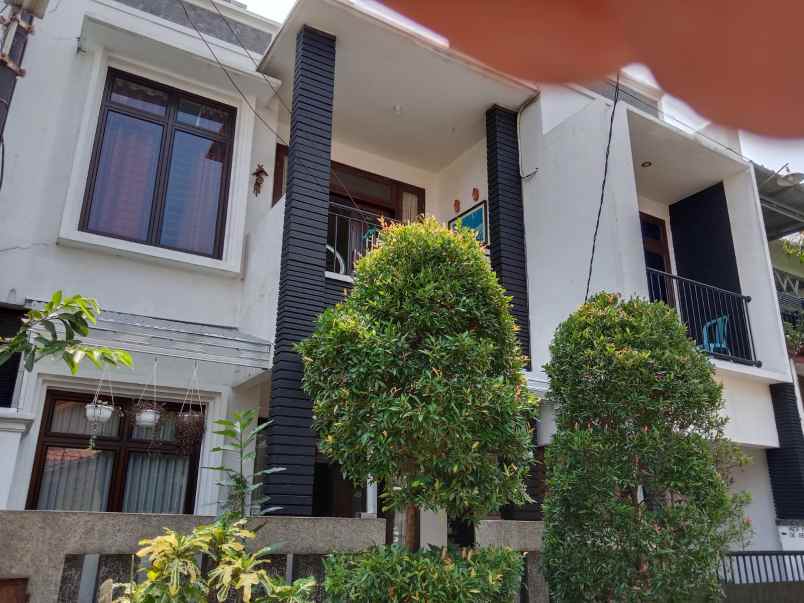 dijual rumah grand galaxy city