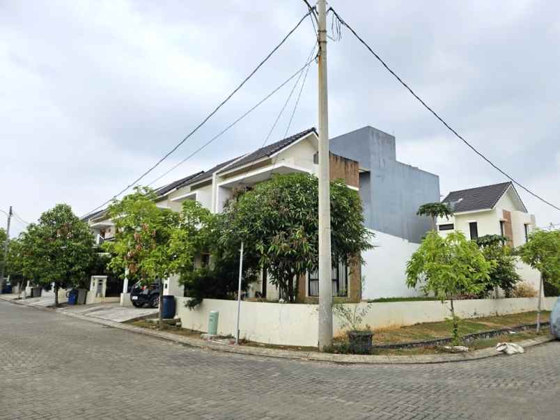 dijual rumah green ara residence kota