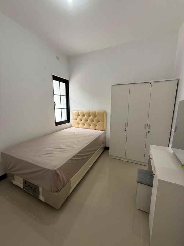 dijual rumah green mansion regency