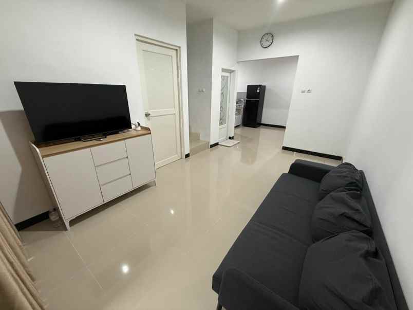 dijual rumah green mansion regency