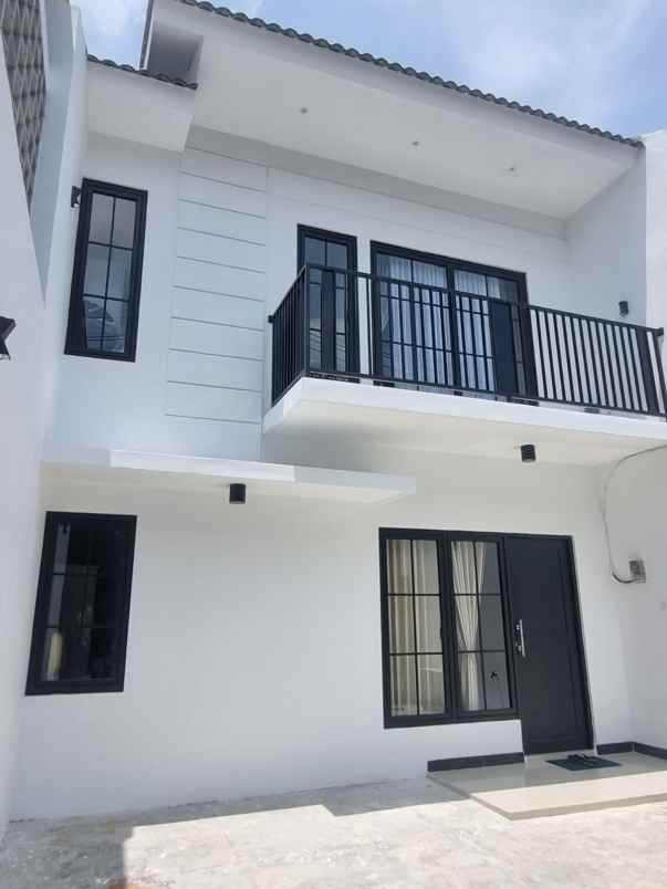 dijual rumah green mansion regency