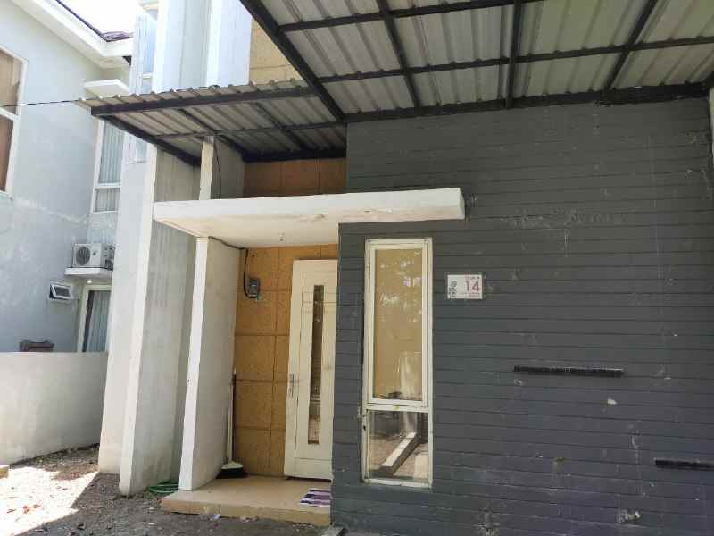 dijual rumah green semanggi mangrove