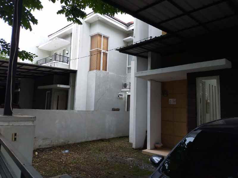 dijual rumah green semanggi mangrove