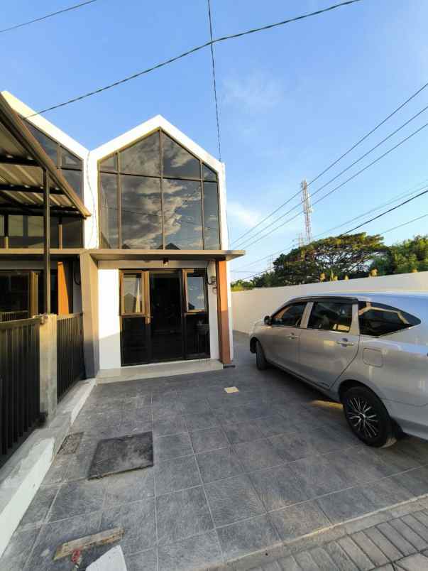 dijual rumah green terrace surabaya