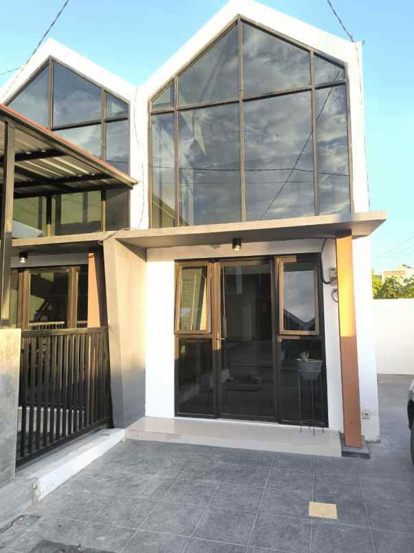 dijual rumah green terrace surabaya