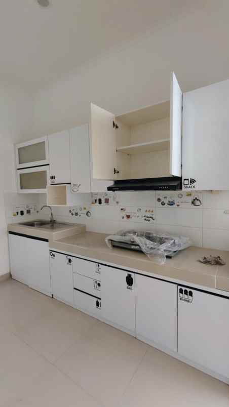 dijual rumah griya loka bsd city tangsel