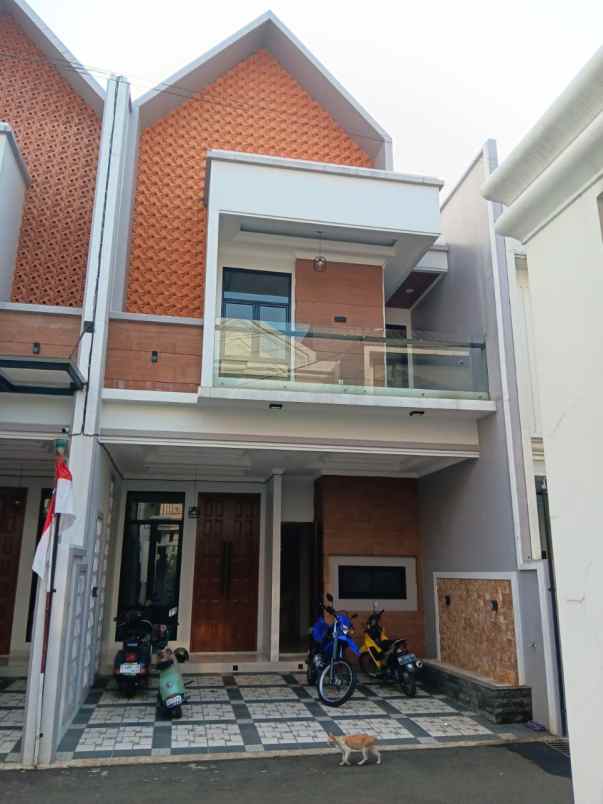 dijual rumah gs17