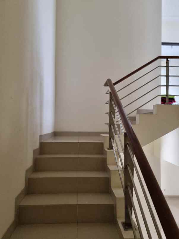 dijual rumah harapan indah cluster