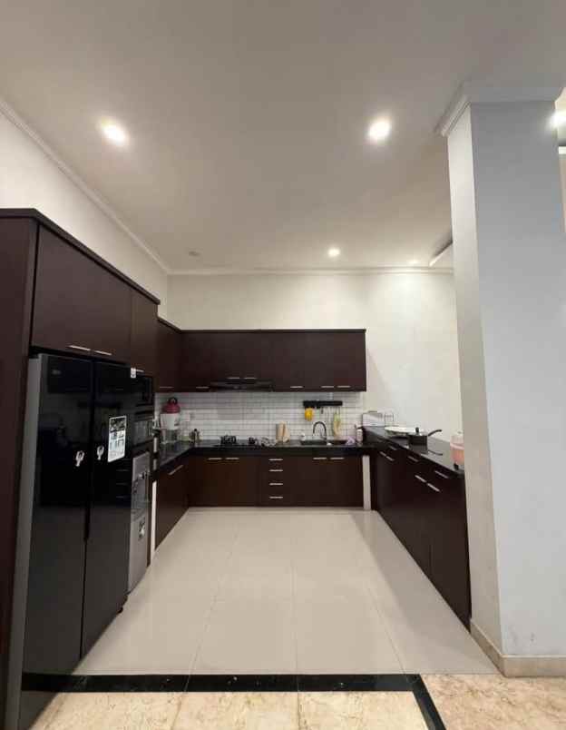 dijual rumah hook full furnished cibubur country