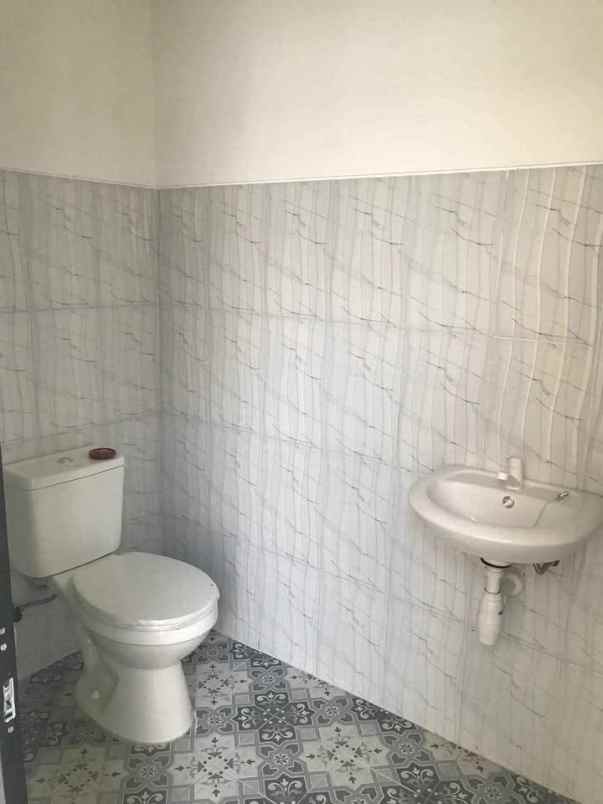 dijual rumah istana bandara residence