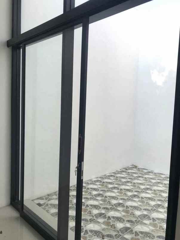 dijual rumah istana bandara residence