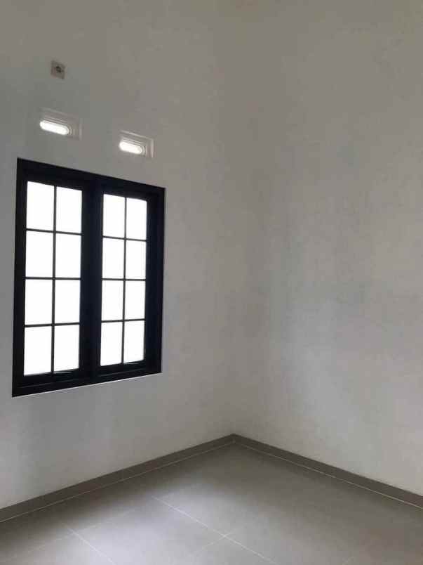 dijual rumah istana bandara residence