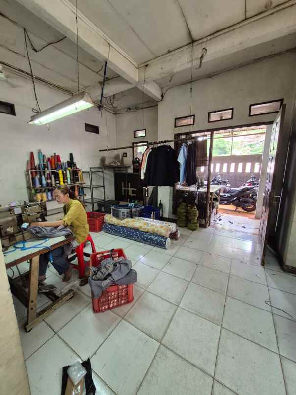 dijual rumah jakasetia