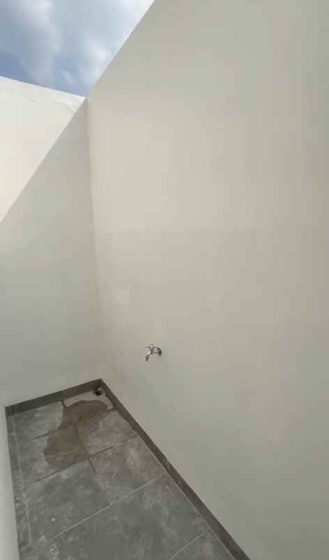 dijual rumah jalan alumunium 1 krakatau