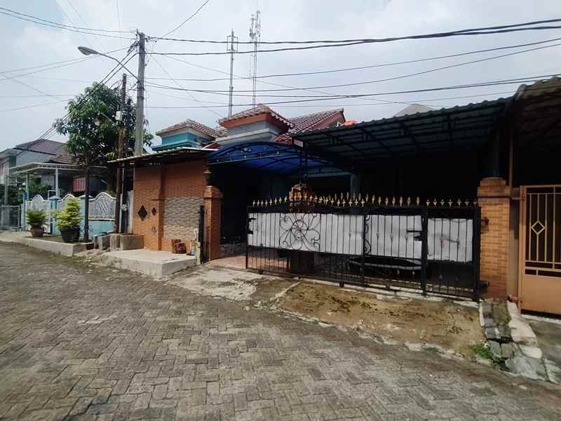 dijual rumah jalan bukit rivaria