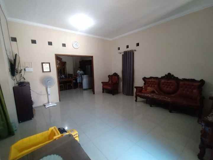 dijual rumah jalan bukit rivaria