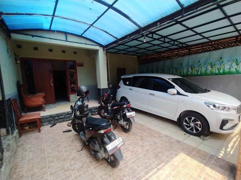 dijual rumah jalan bukit rivaria