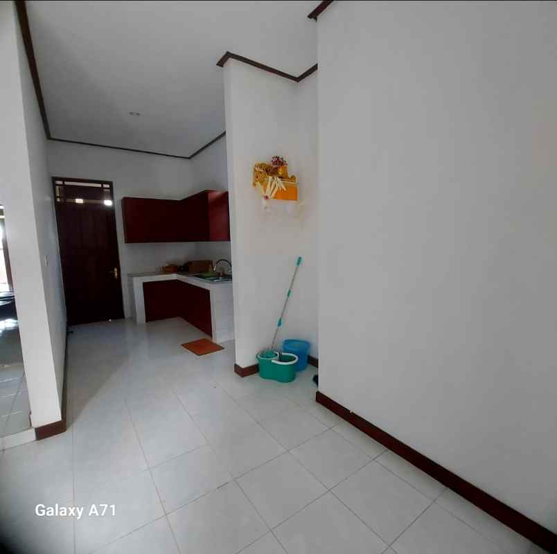 dijual rumah jalan gatot subroto tengah