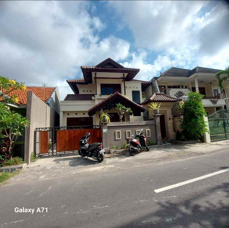 dijual rumah jalan gatot subroto tengah