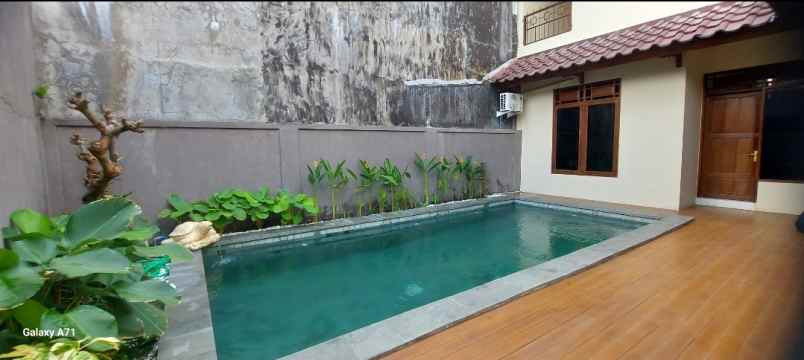 dijual rumah jalan gatot subroto tengah