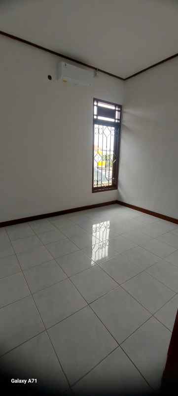 dijual rumah jalan gatot subroto tengah