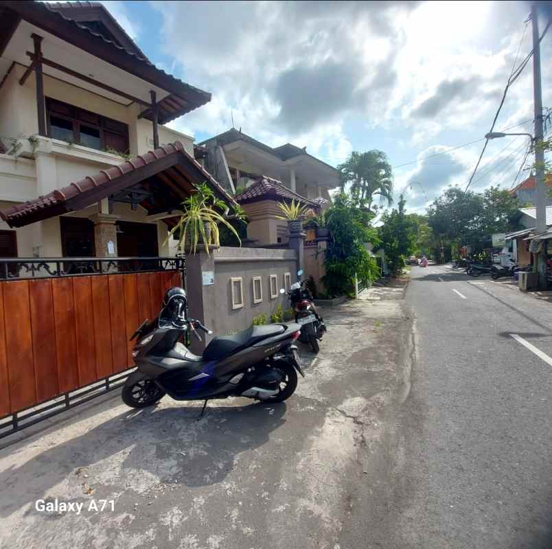 dijual rumah jalan gatot subroto tengah