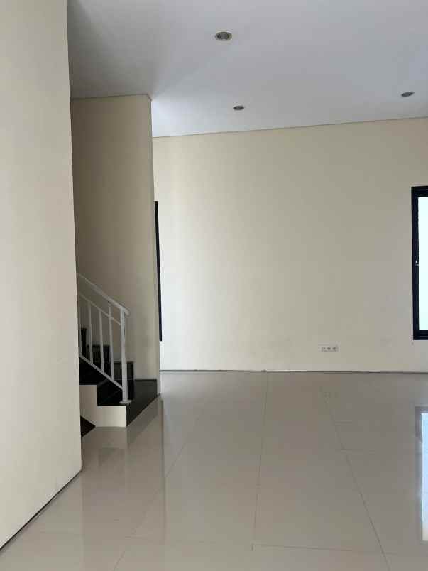 dijual rumah jalan jaya giri