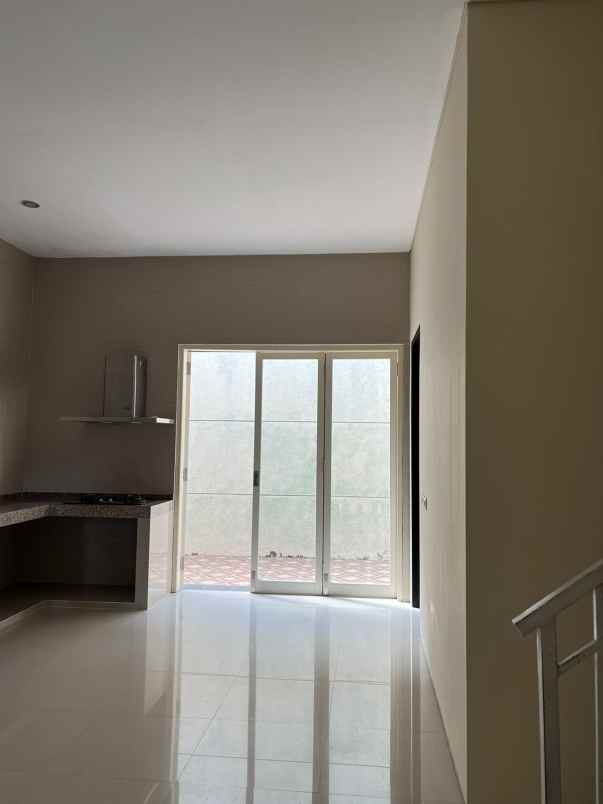 dijual rumah jalan jaya giri