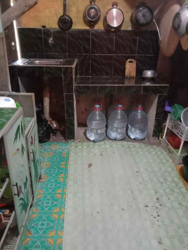 dijual rumah jalan kampung cihampelas