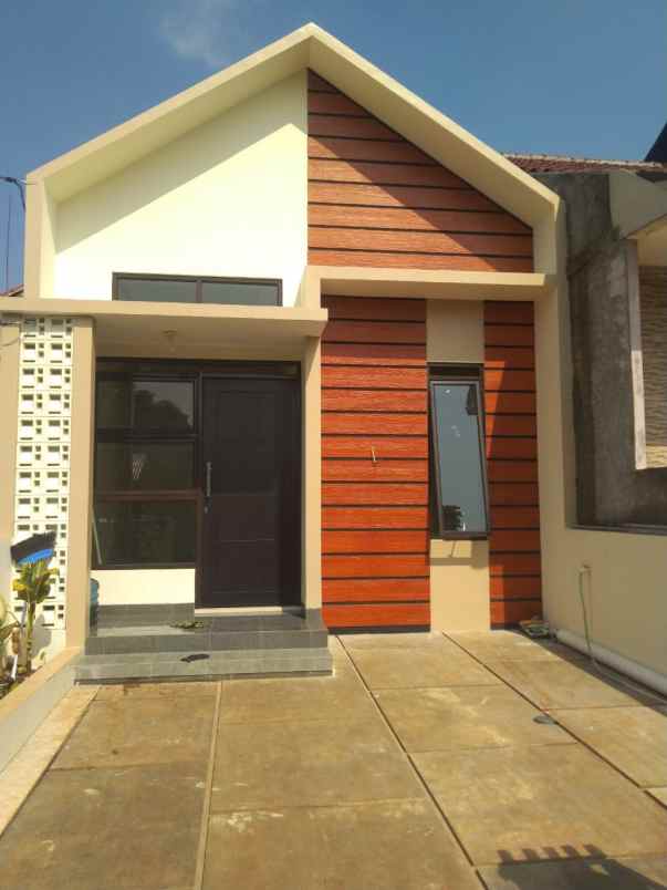 dijual rumah jalan keluarga sukamaju