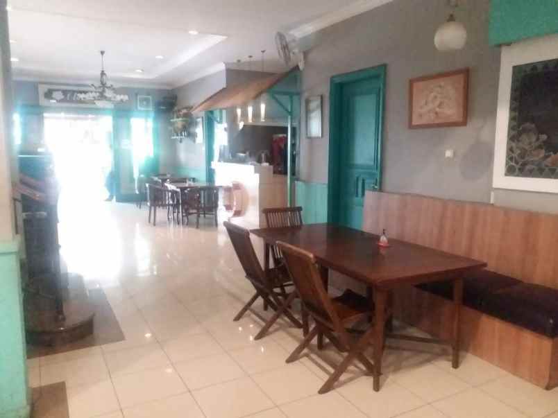 dijual rumah jalan naripan