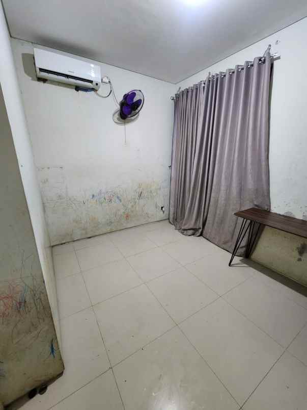 dijual rumah jalan north west lake