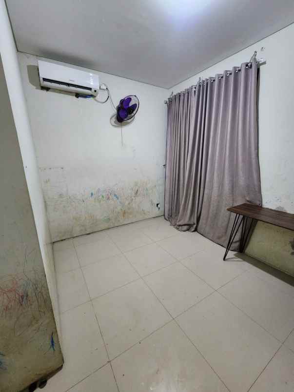 dijual rumah jalan north west lake