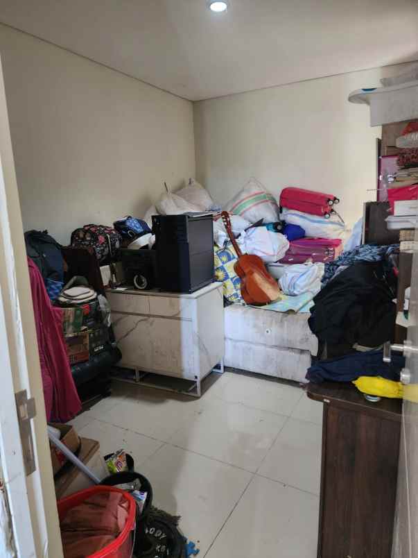 dijual rumah jalan north west lake
