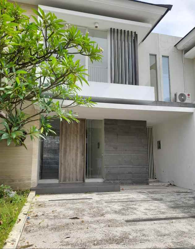 dijual rumah jalan pelican hill citraland