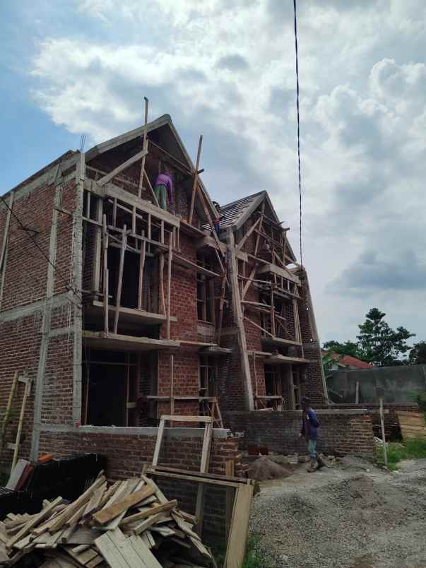 dijual rumah jalan rancabolang