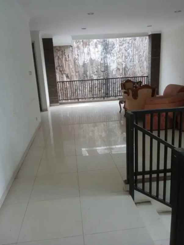 dijual rumah jalan raya kelapa hibrida