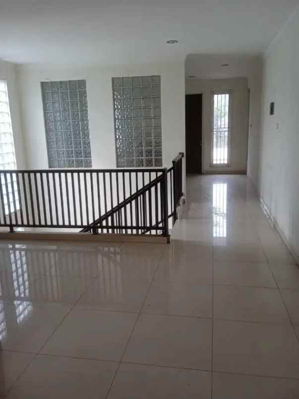 dijual rumah jalan raya kelapa hibrida