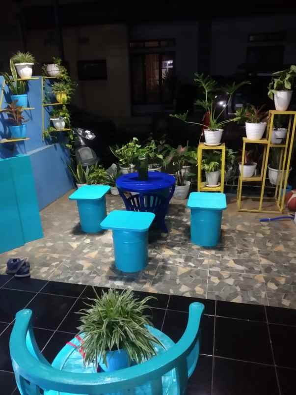 dijual rumah jalan raya limo