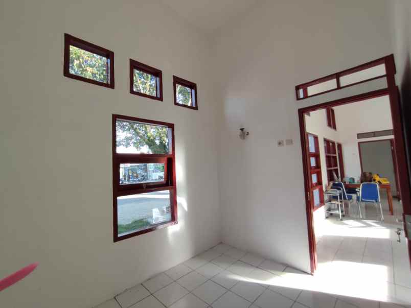 dijual rumah jalan raya megu cisoka